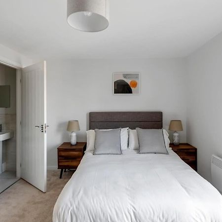 Spacious 1 Bedroom Apartment In A Converted Mill Лидс Экстерьер фото