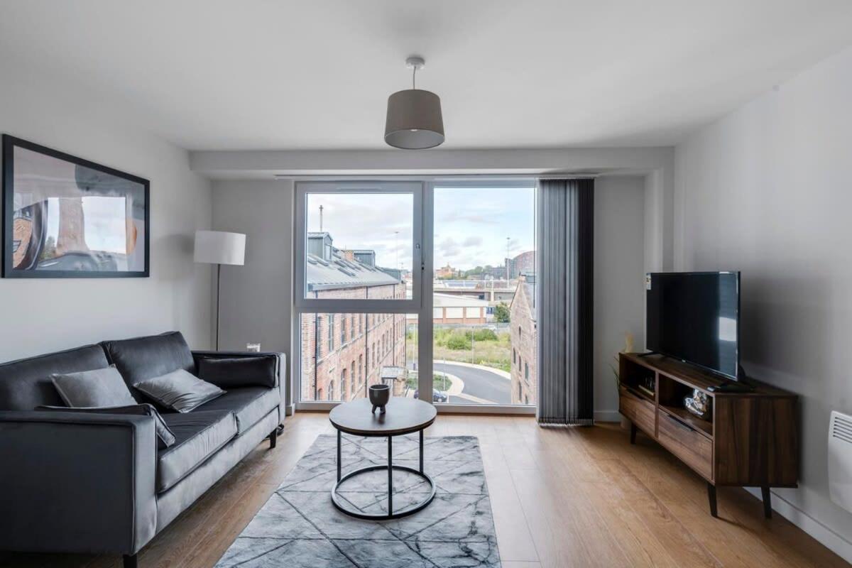Spacious 1 Bedroom Apartment In A Converted Mill Лидс Экстерьер фото